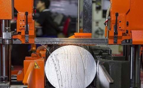 怀集立式金属带锯床切削出现跑带故障解决方法！